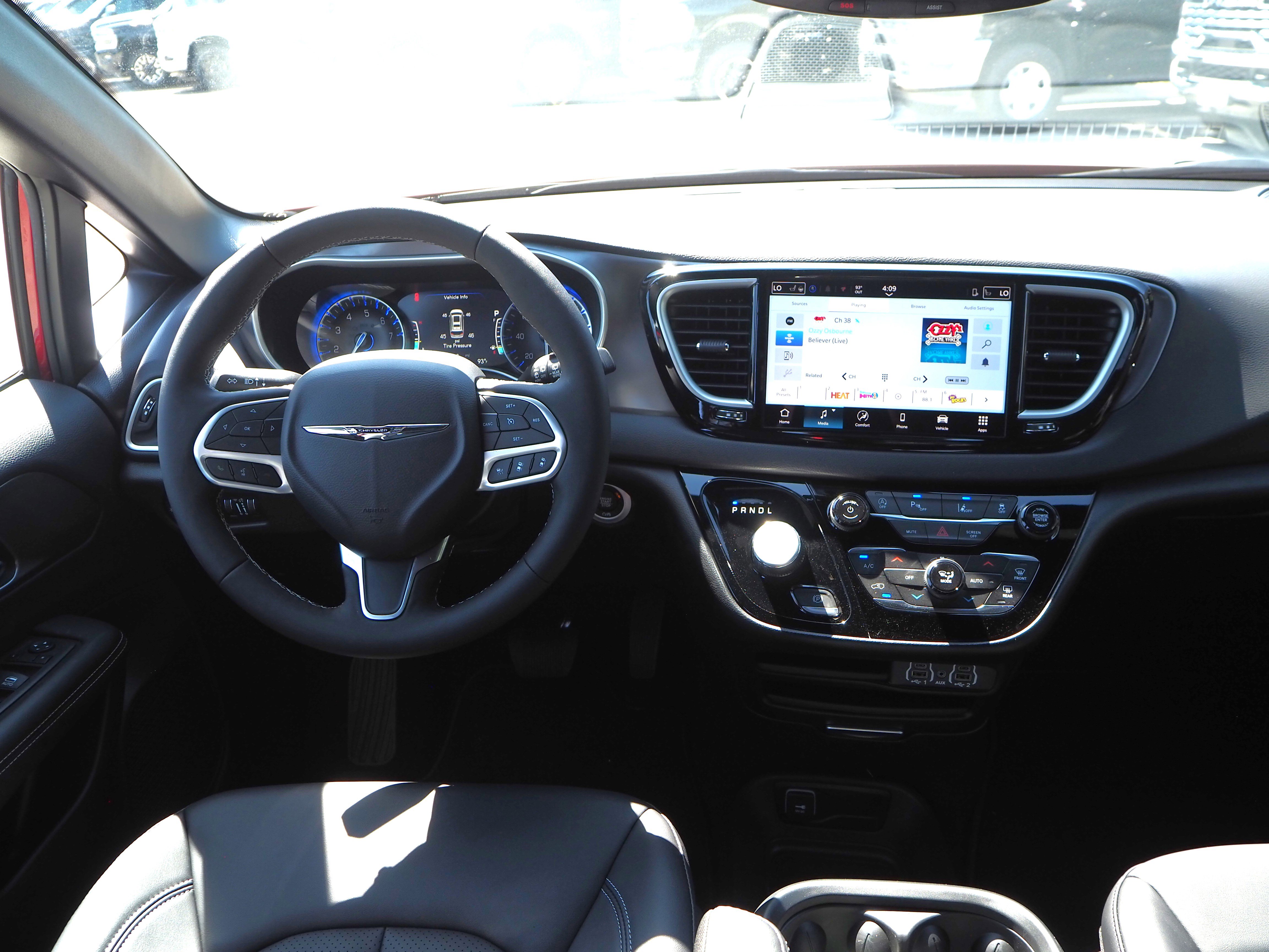 New 2025 Chrysler Voyager LX image 20