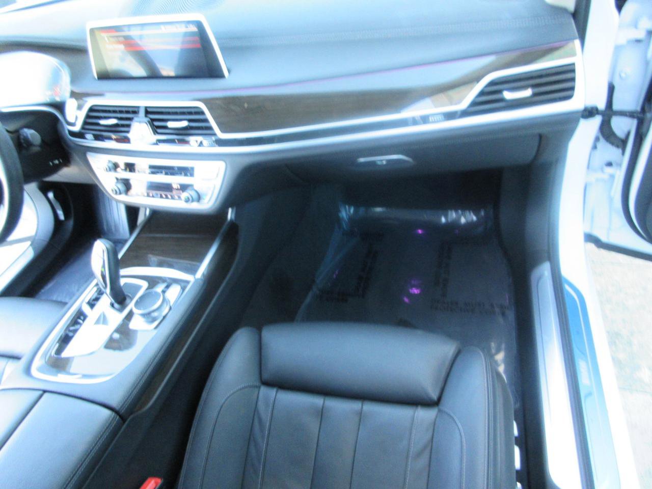 Used 2022 BMW 740i image 29