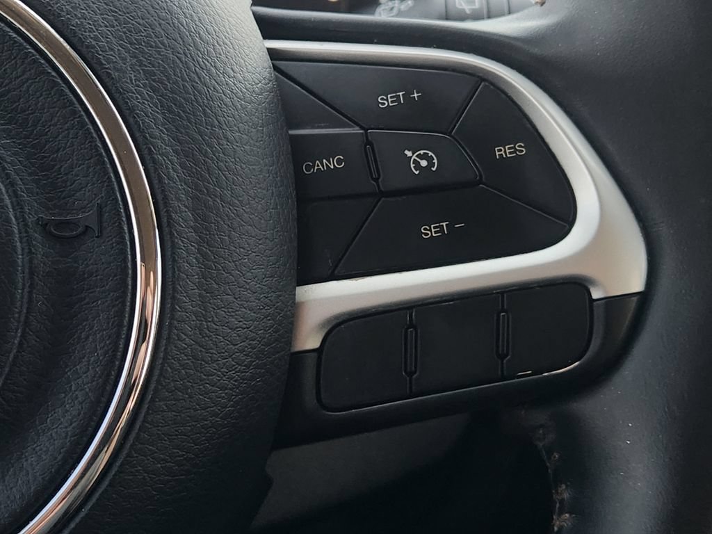 Used 2018 Jeep Compass Latitude w/ Popular Equipment Group FWD image 28