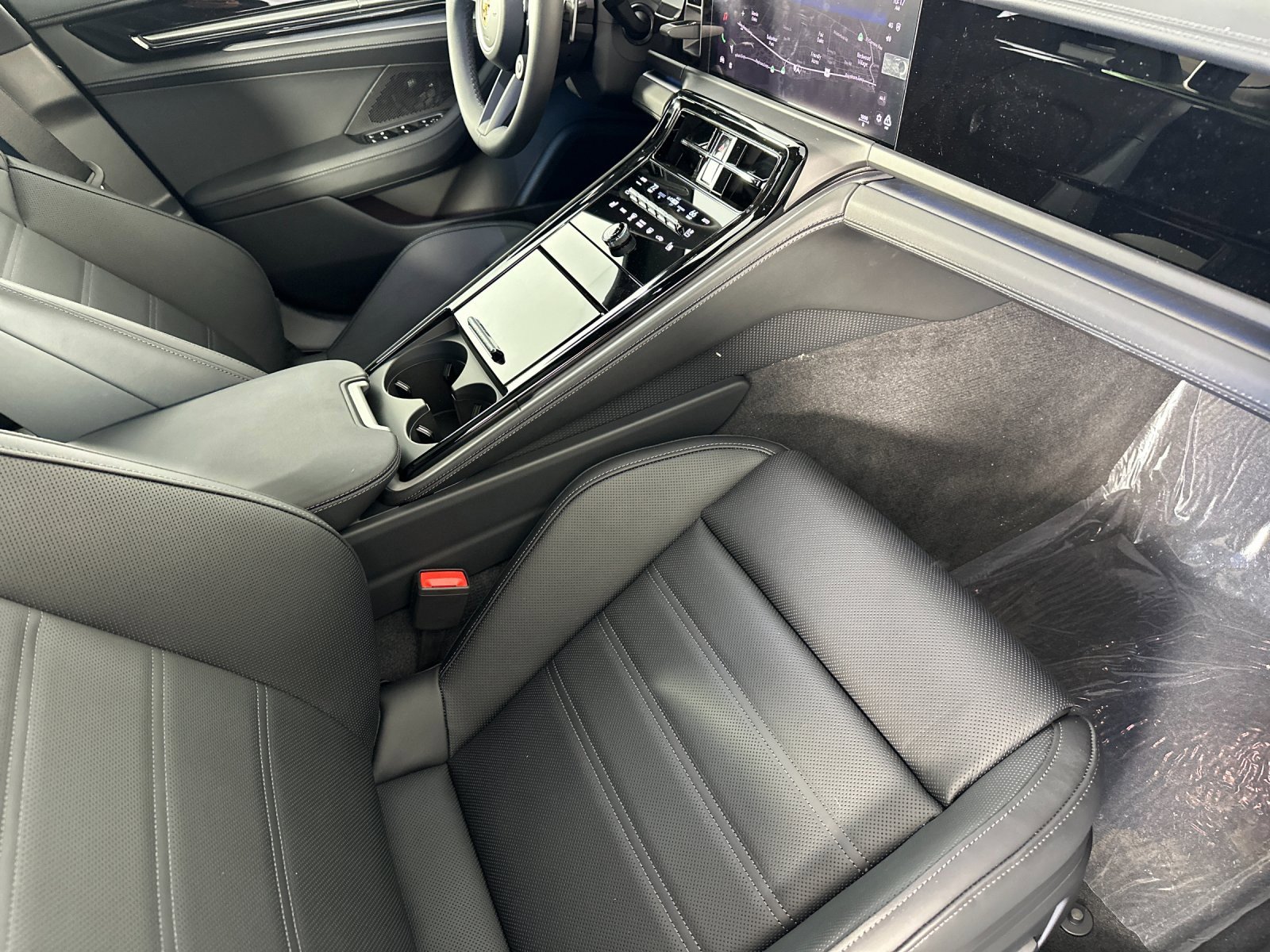 Used 2025 Porsche Panamera image 17