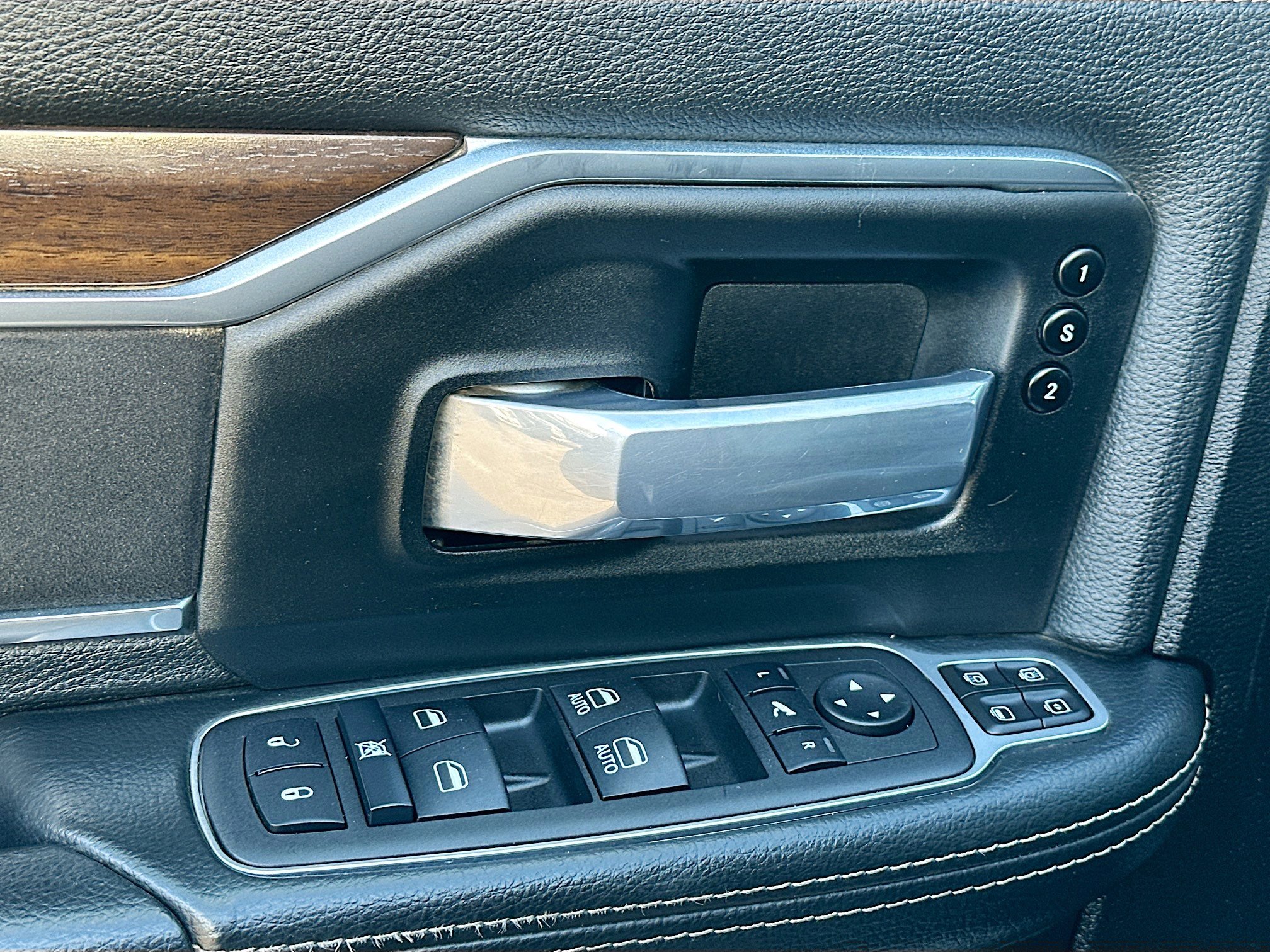 Used 2024 RAM 2500 Laramie image 15