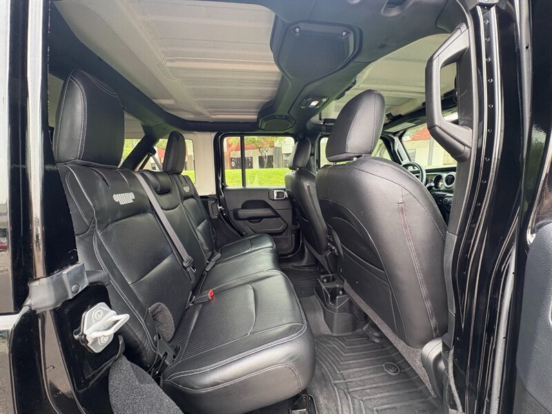 Used 2018 Jeep Wrangler Unlimited Sahara AWD/4WD image 17