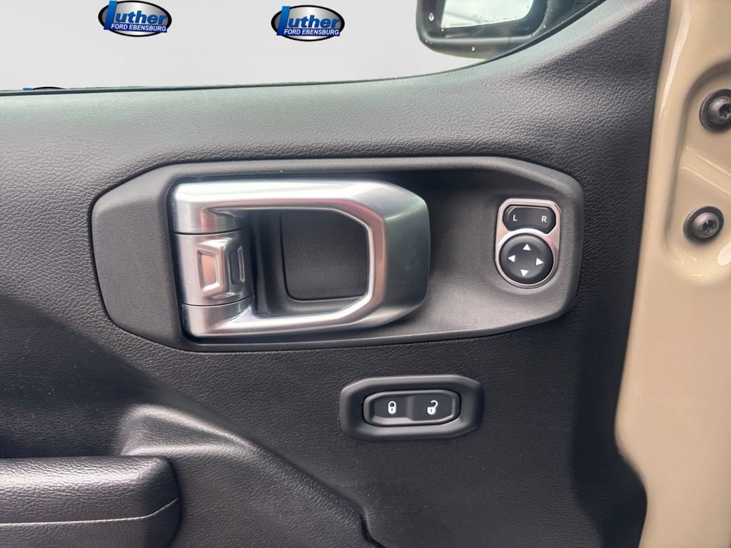 Used 2022 Jeep Gladiator Mojave w/ Cold Weather Group AWD/4WD image 16