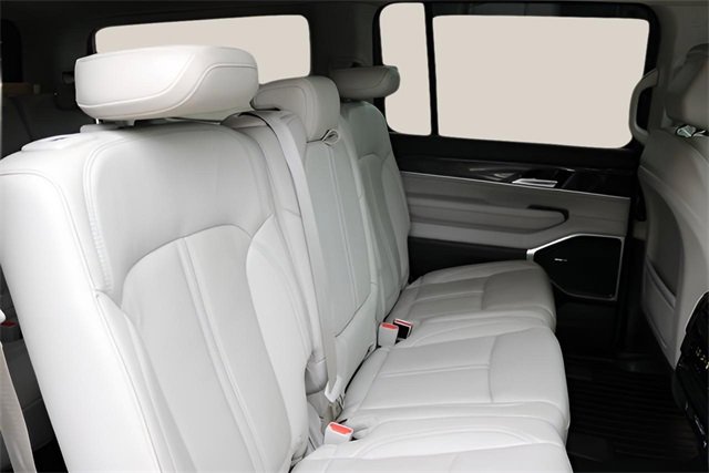 Used 2022 Jeep Wagoneer Series III image 16