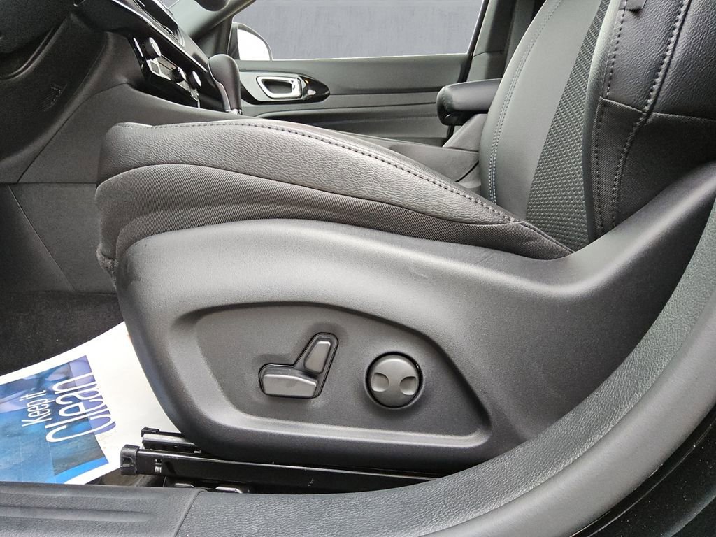 New 2026 Jeep Compass Latitude image 16