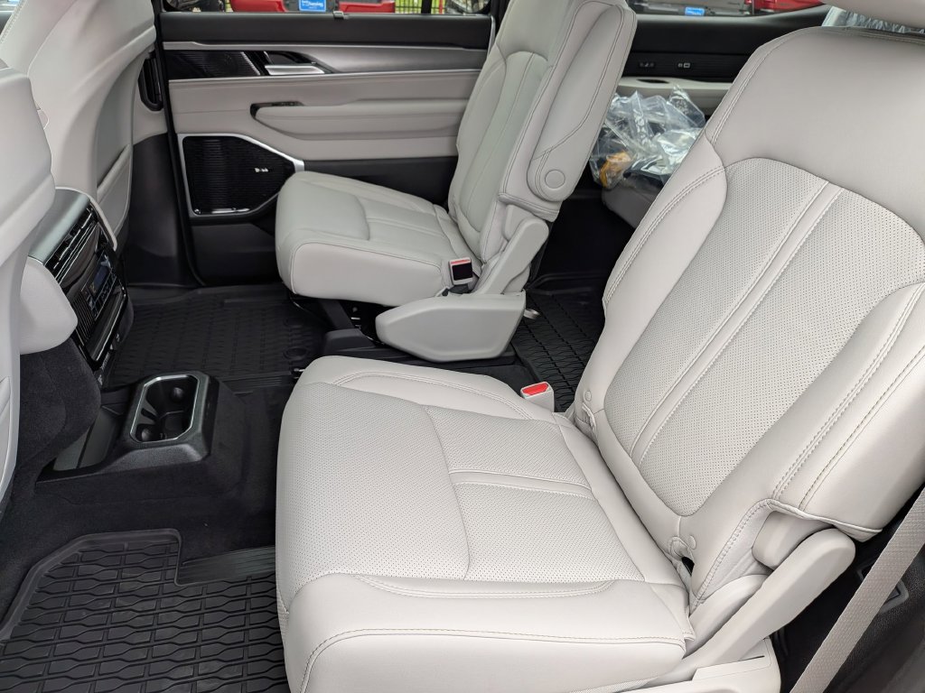 New 2026 Jeep Grand Wagoneer Limited AWD/4WD image 38