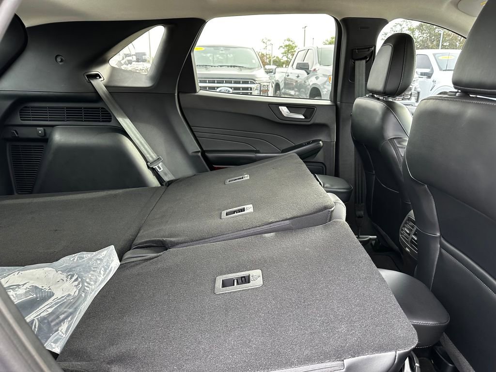 Used 2023 Ford Escape SE image 47