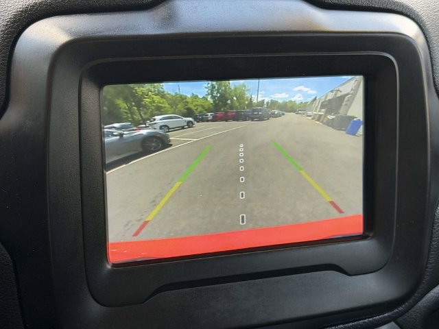 Used 2021 Jeep Renegade Latitude w/ Convenience Group AWD/4WD image 2