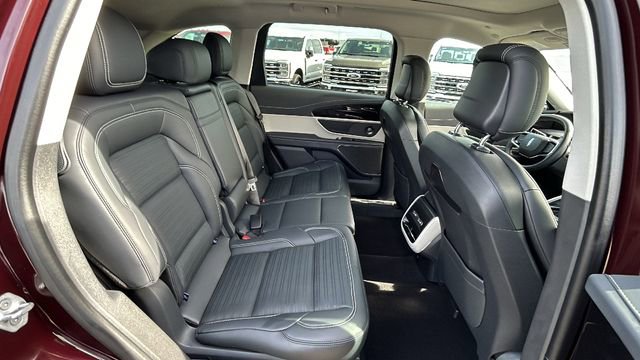 Used 2025 Lincoln Nautilus Reserve image 13
