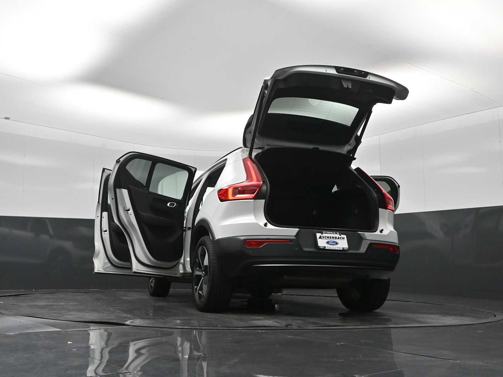 Used 2023 Volvo XC40 B4 Ultimate FWD image 40