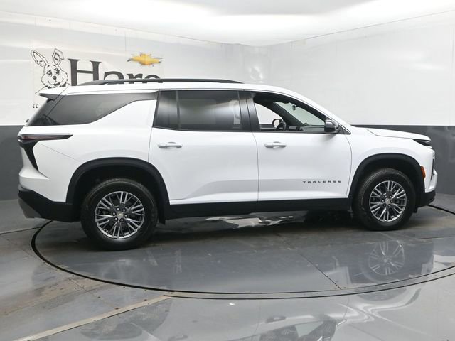 Used 2025 Chevrolet Traverse LT image 38