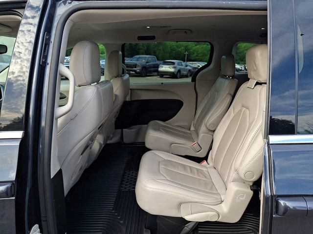 Used 2021 Chrysler Pacifica Touring-L FWD image 10