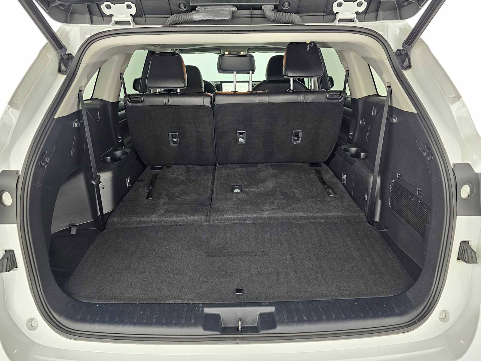 Used 2023 Toyota Highlander XLE image 16