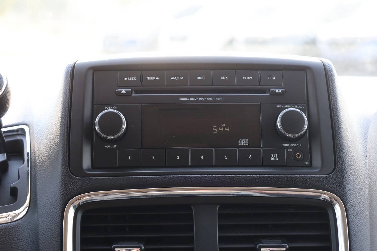 Used 2014 Dodge Grand Caravan SXT FWD image 21