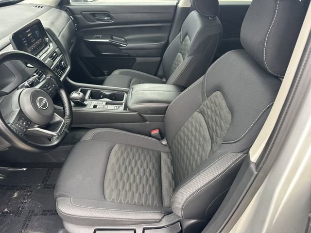 Used 2024 Nissan Pathfinder S image 18