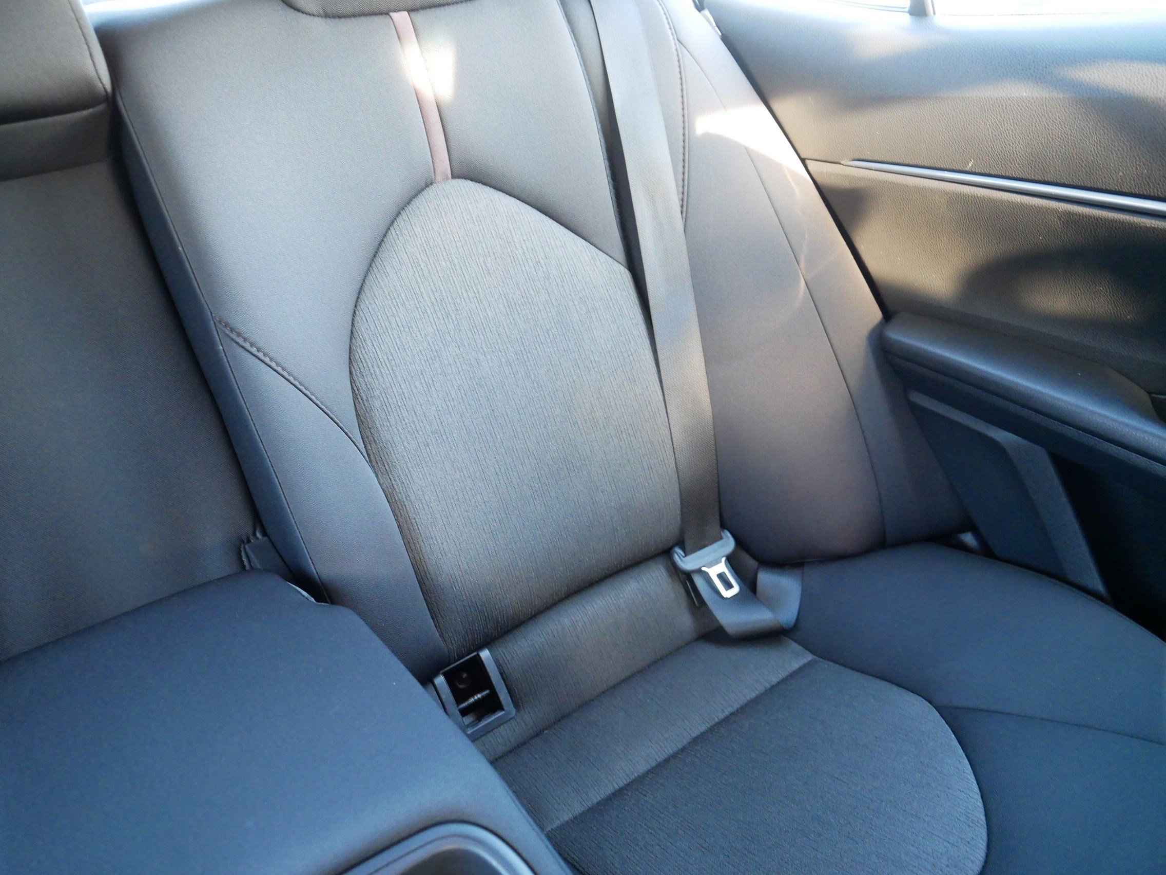 Used 2020 Toyota Camry LE image 14