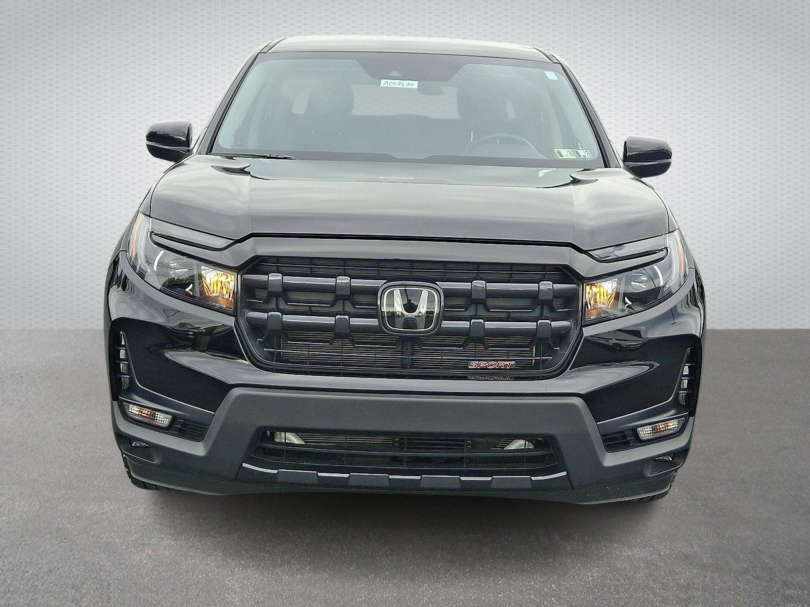 Used 2025 Honda Ridgeline Sport image 2