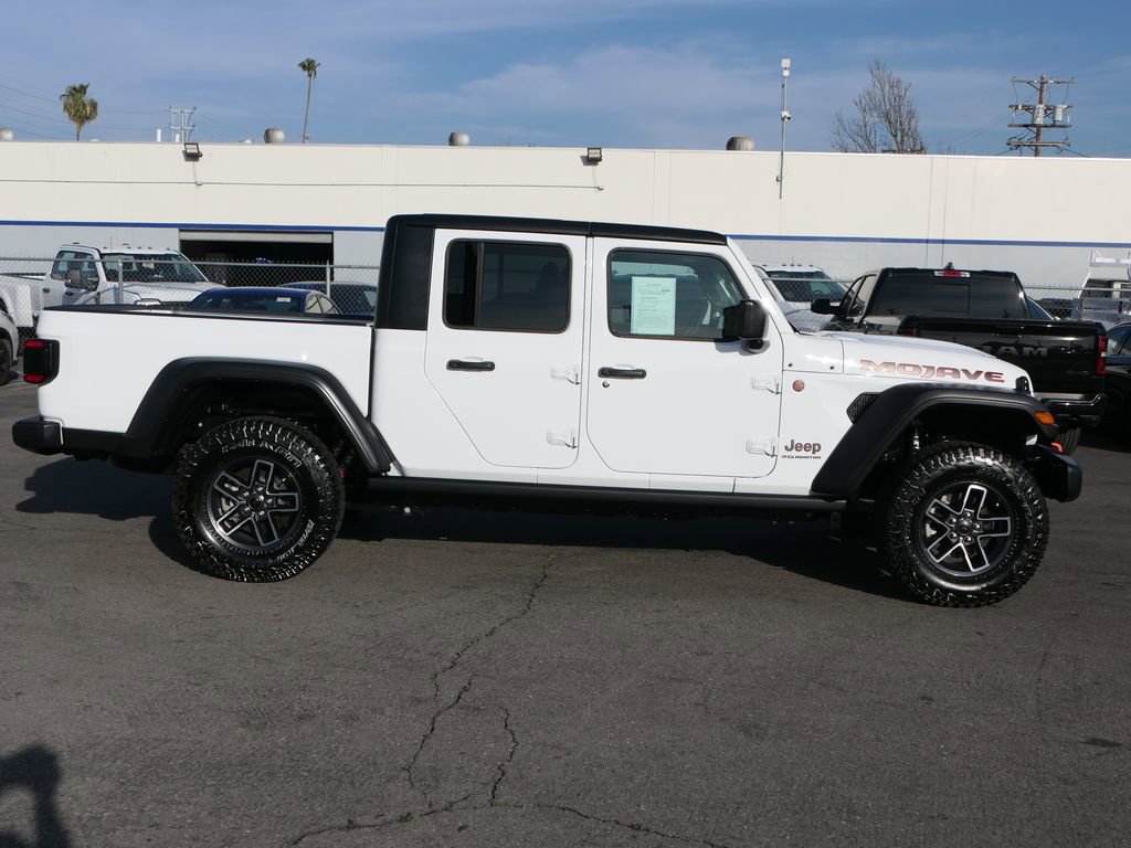 Used 2025 Jeep Gladiator Mojave w/ Convenience Group AWD/4WD image 3