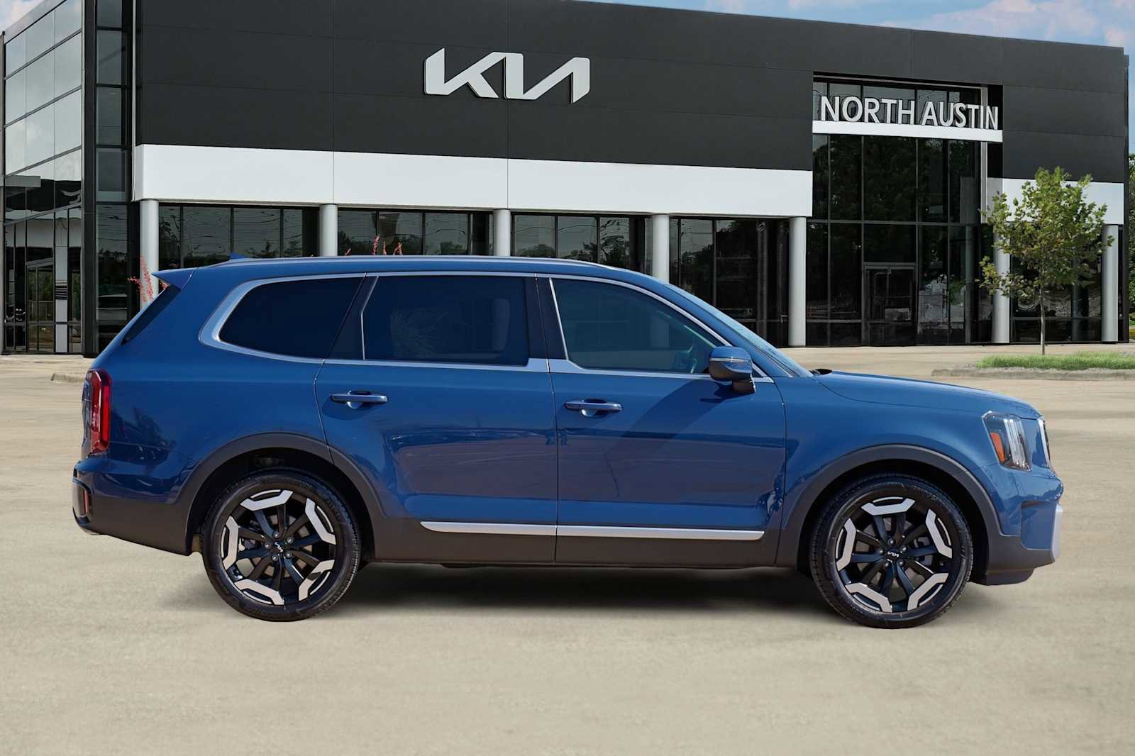 Used 2023 Kia Telluride S w/ S Sunroof Package AWD/4WD image 6