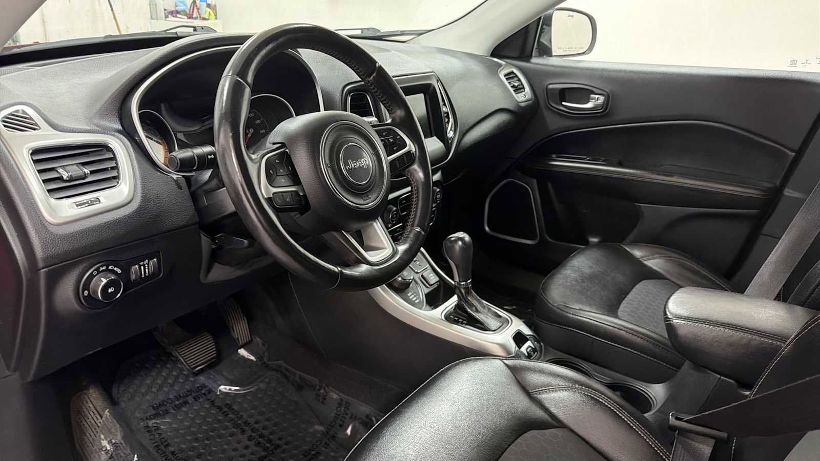 Used 2018 Jeep Compass Latitude w/ Popular Equipment Group AWD/4WD image 12