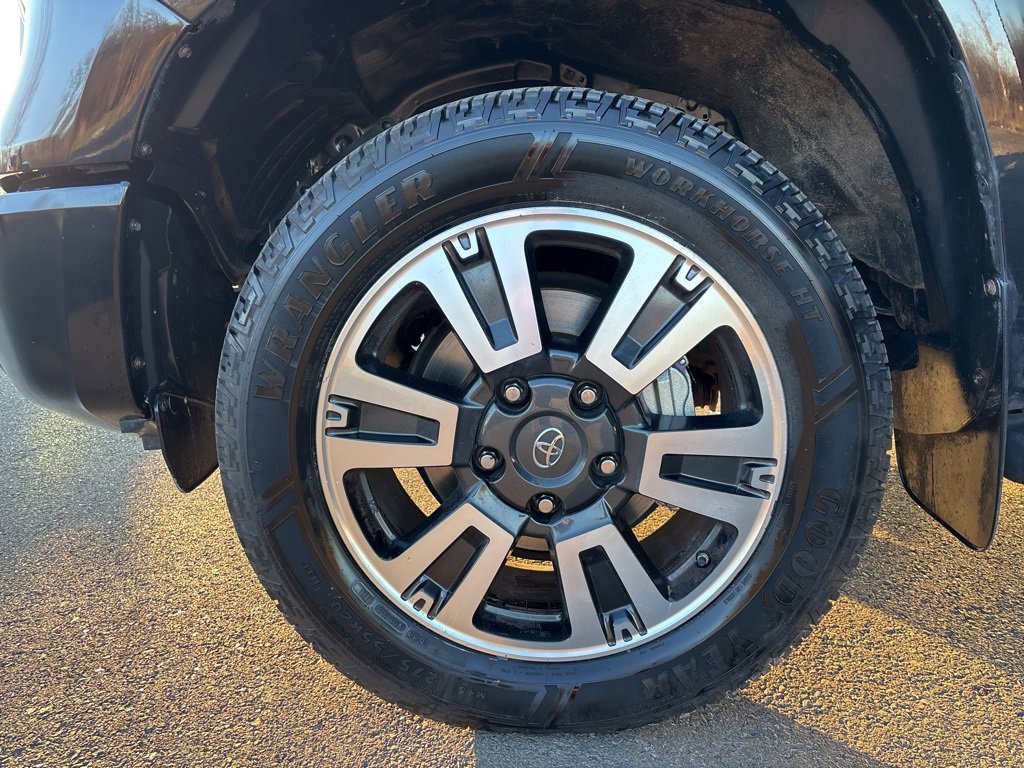 Used 2020 Toyota Tundra 4x4 CrewMax image 16