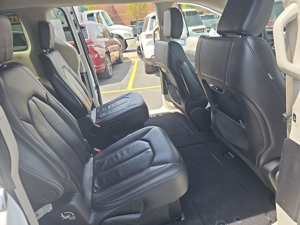 Certified 2022 Chrysler Pacifica Touring-L FWD image 11