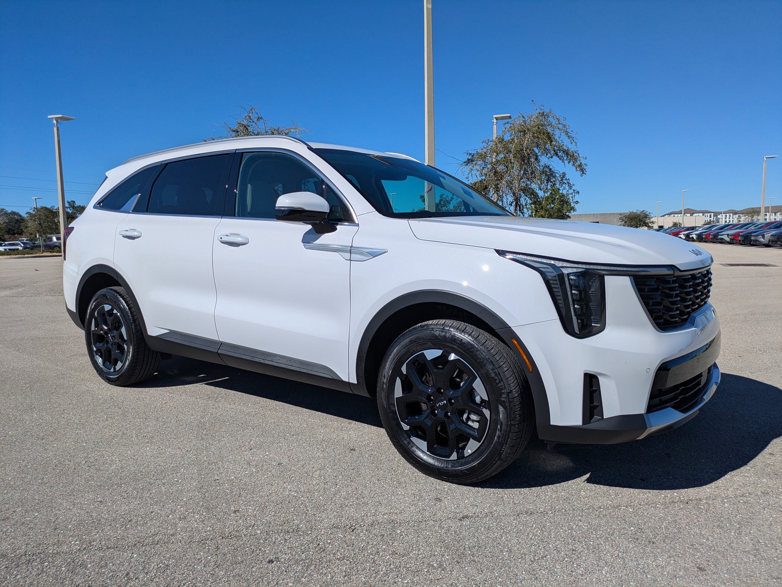 Certified 2025 Kia Sorento S image 2