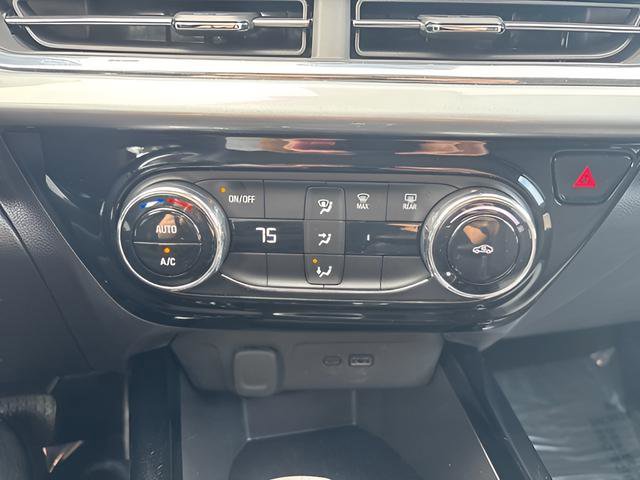 Used 2025 Chevrolet Trax LT image 18