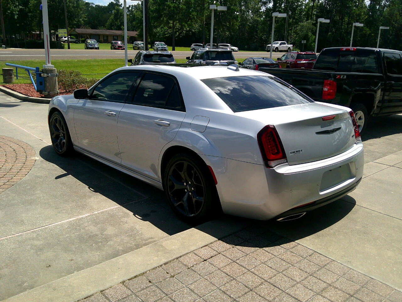 Used 2023 Chrysler 300 Touring L w/ Popular Equipment Group image 2
