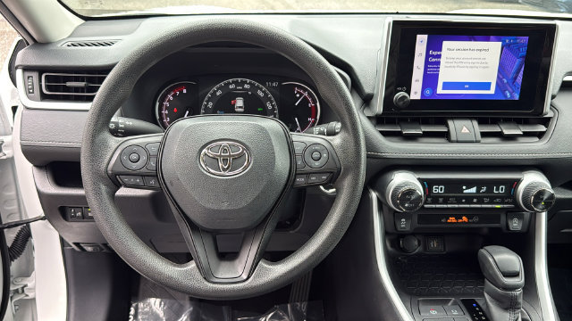 Used 2025 Toyota RAV4 XLE AWD/4WD image 20