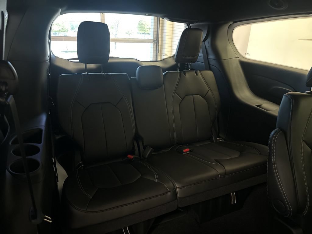 New 2027 Chrysler Pacifica Select AWD/4WD image 41