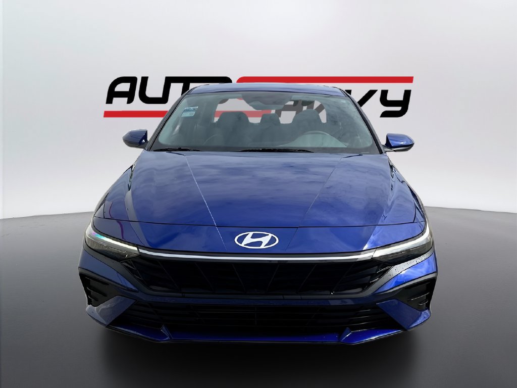 Used 2024 Hyundai Elantra SEL FWD image 2