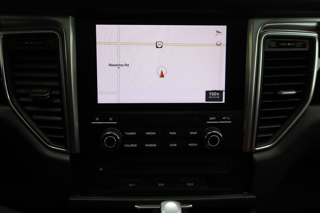 Used 2018 Porsche Macan Sport Edition w/ Driver Memory Package image 24