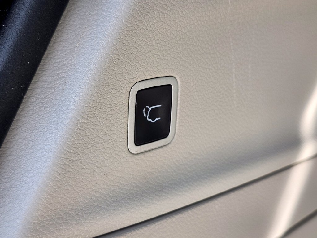 Used 2021 Chrysler Pacifica Touring-L w/ Uconnect Theater Family Group FWD image 34
