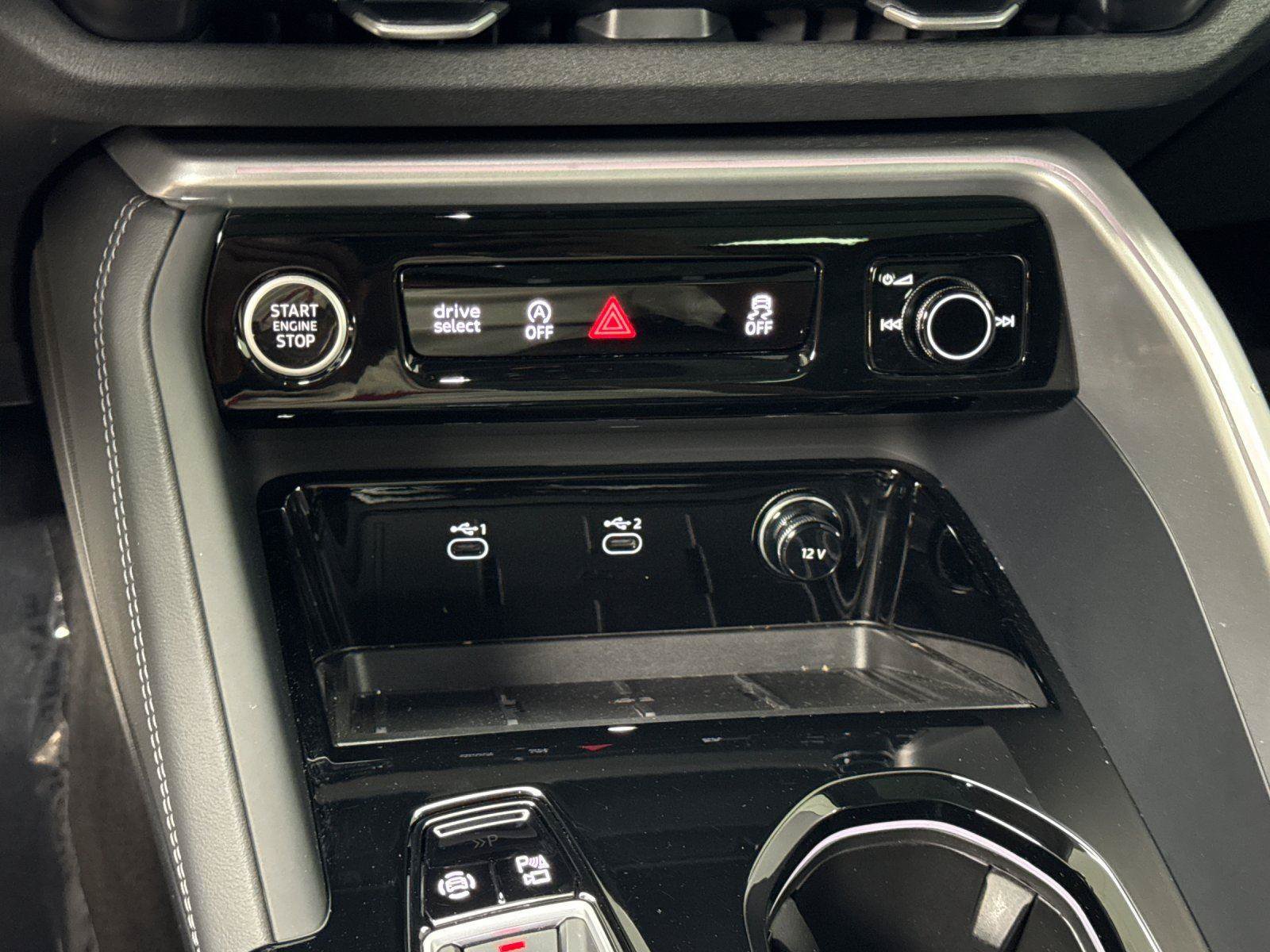 Certified 2025 Audi Q5 Premium w/ Convenience Package AWD/4WD image 21