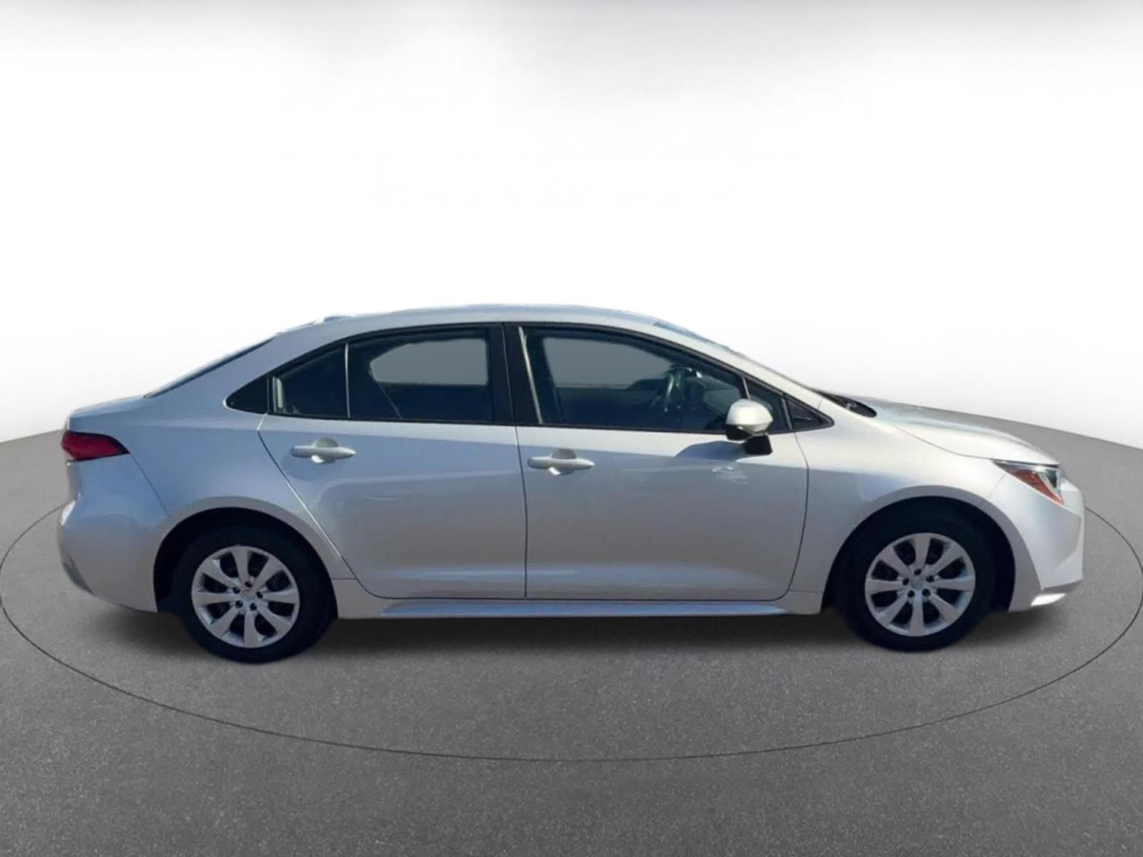 Used 2025 Toyota Corolla LE FWD image 16