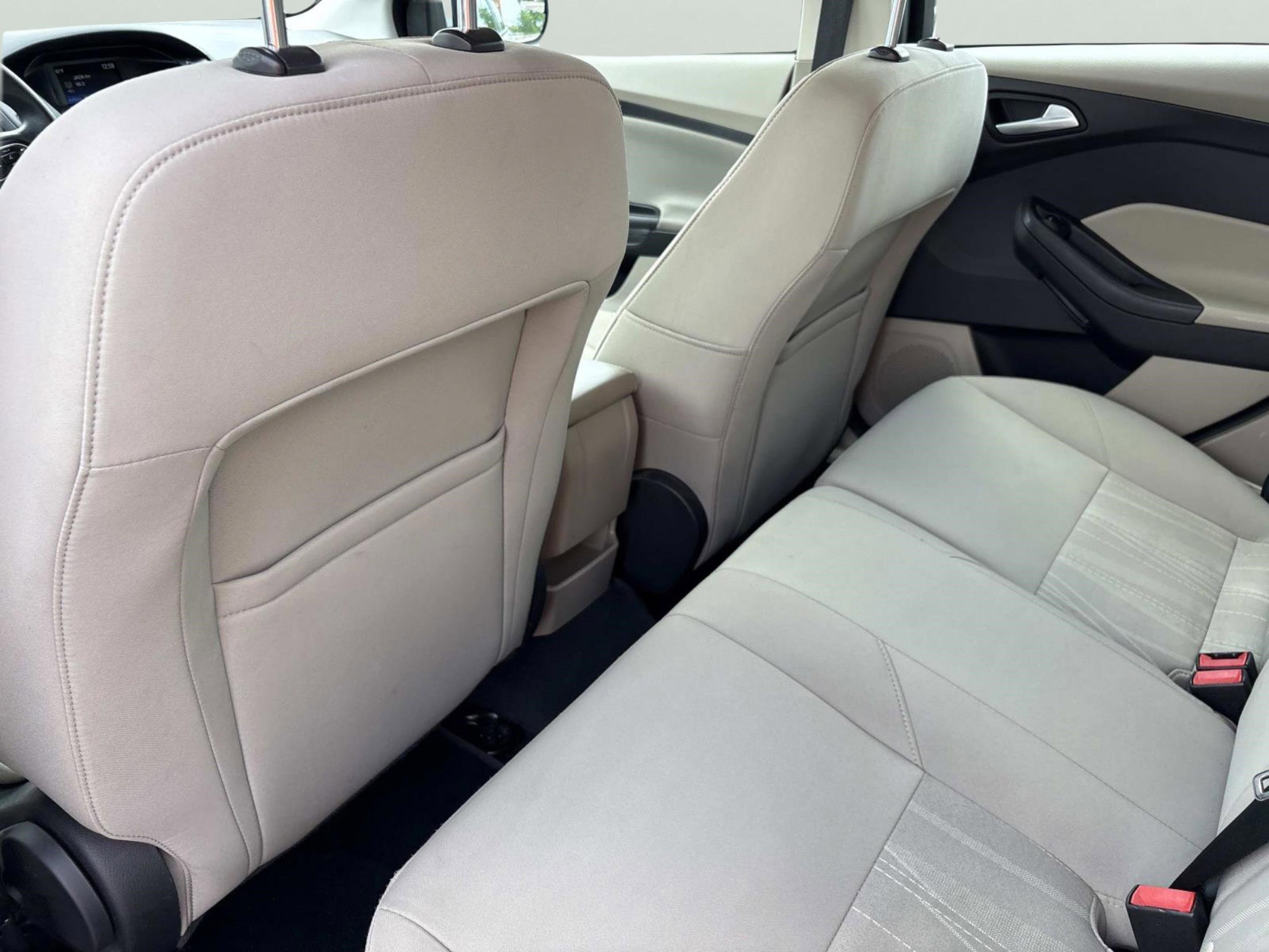 Used 2015 Ford Focus SE FWD image 13