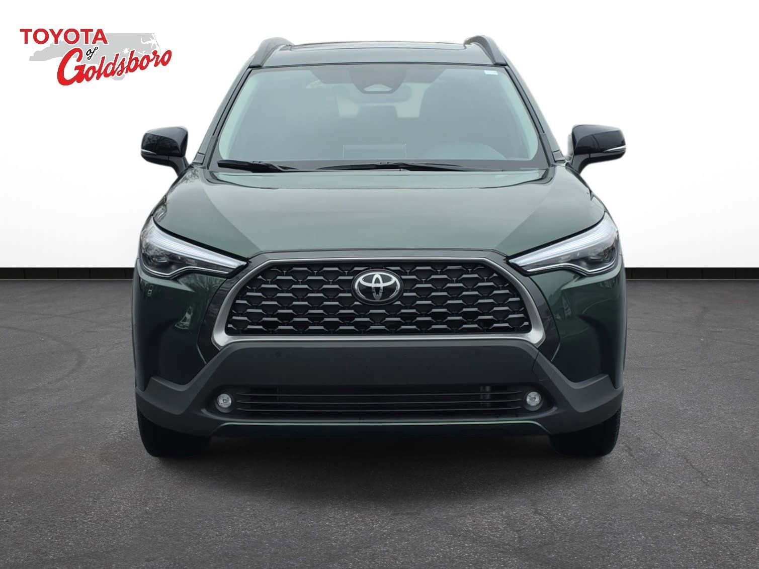 Used 2025 Toyota Corolla Cross XLE w/ Convenience Package image 2