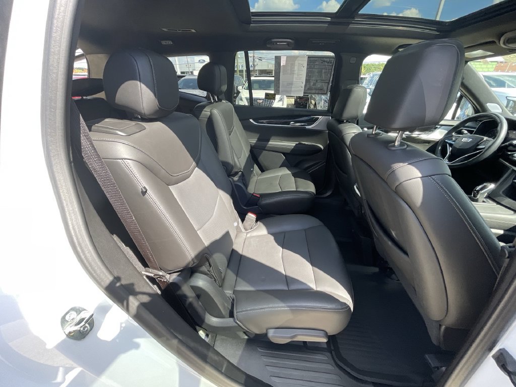 Used 2025 Cadillac XT6 Premium Luxury w/ Technology Package FWD image 27