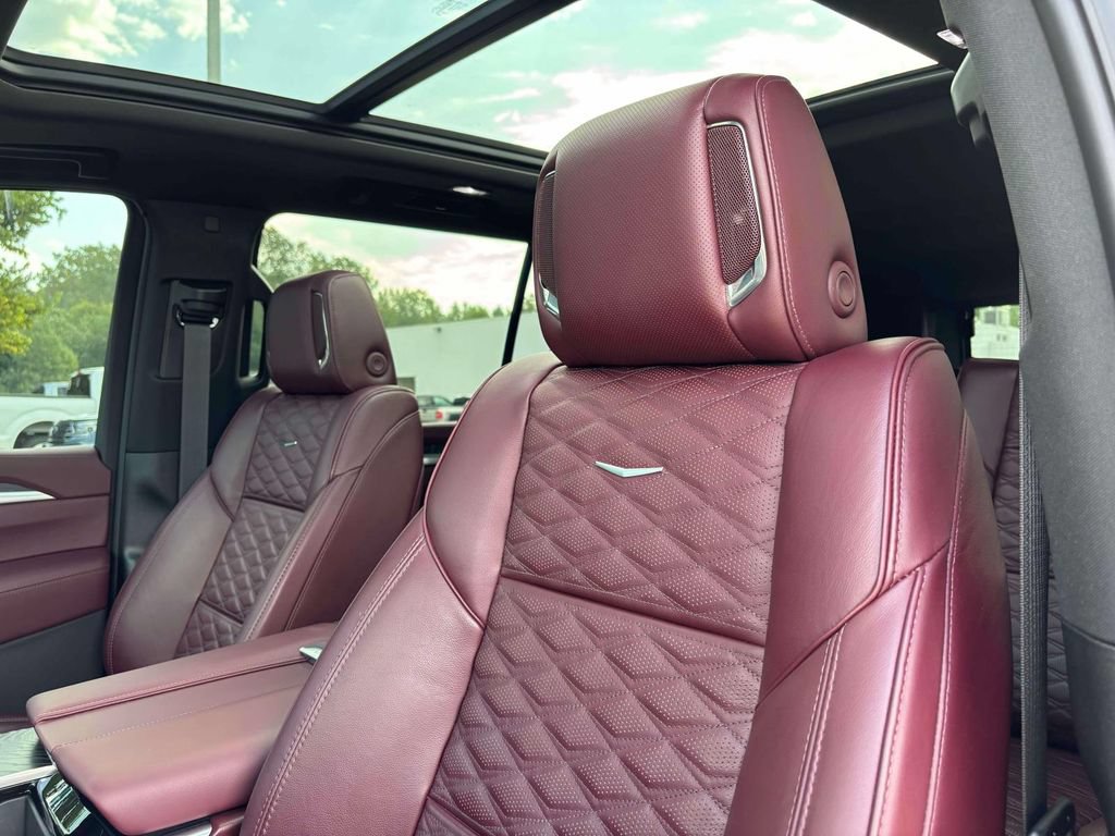Used 2026 Cadillac Escalade ESV Luxury w/ Touring Package AWD/4WD image 5