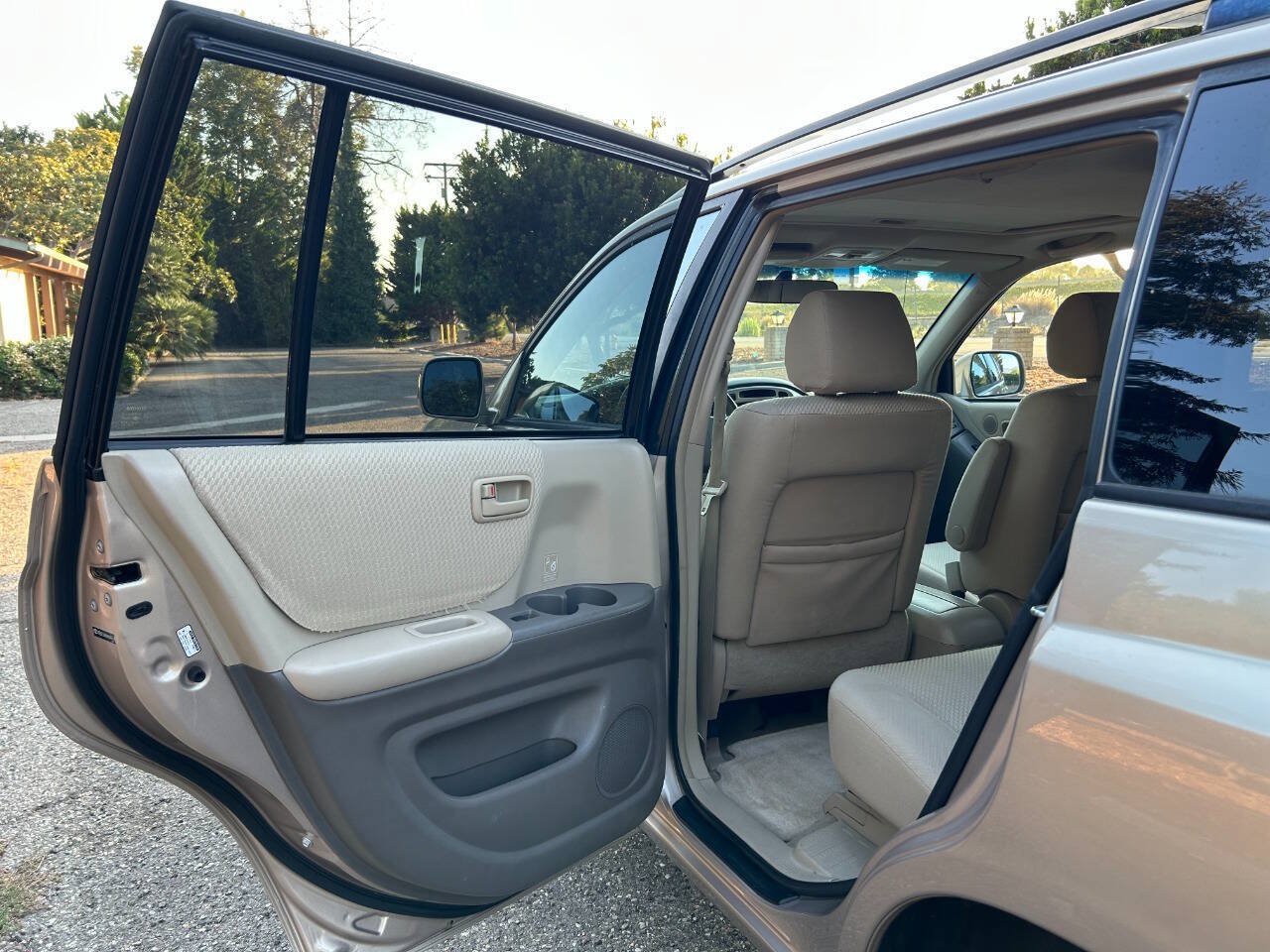 Used 2004 Toyota Highlander 4WD V6 w/ Preferred Pkg image 26
