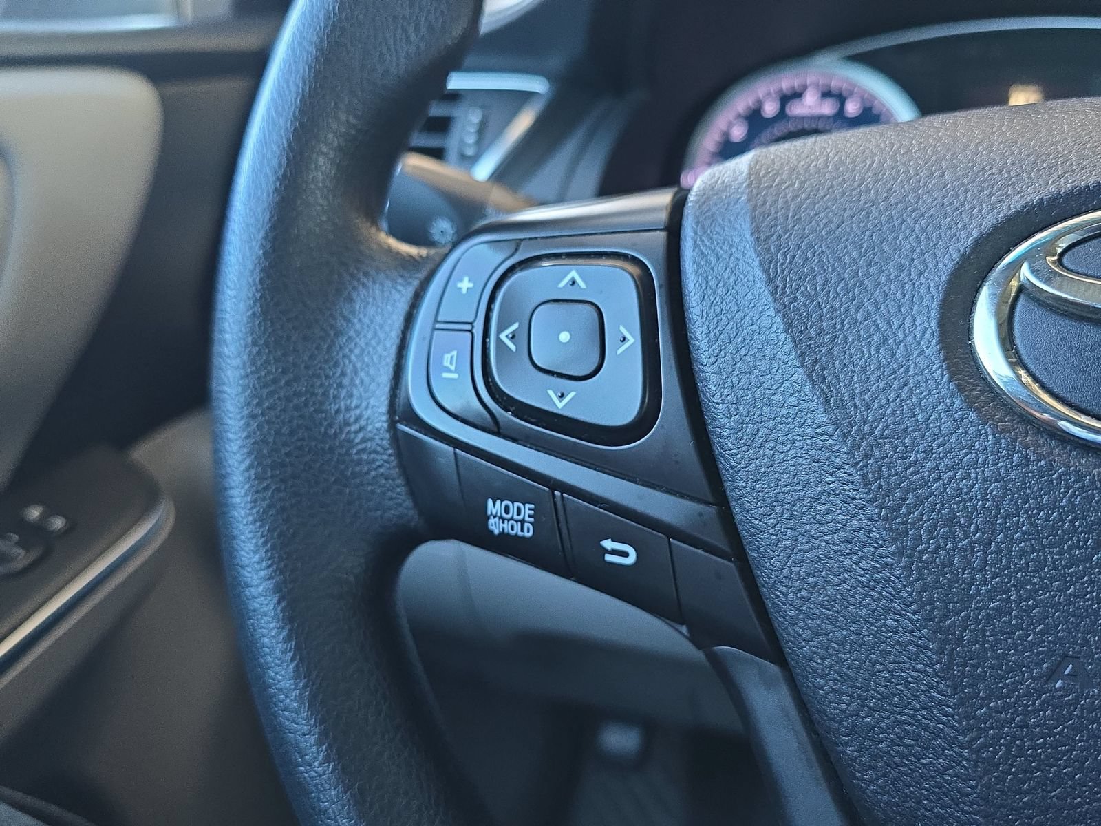 Used 2017 Toyota Camry LE FWD image 19