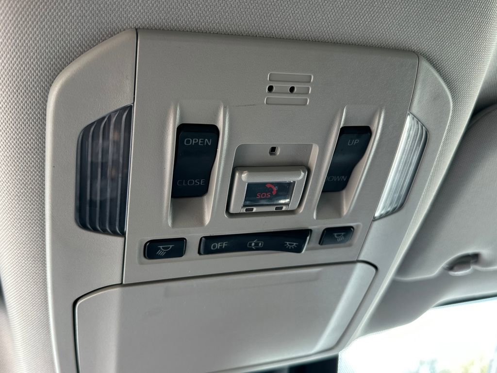 Used 2020 Toyota Highlander XLE image 33