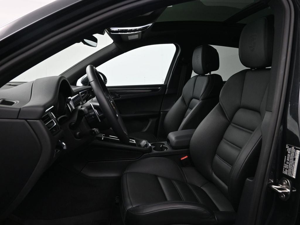 Certified 2026 Porsche Macan image 5
