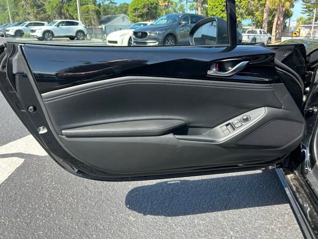New 2026 MAZDA MX-5 Miata Club w/ Interior Package RWD image 8
