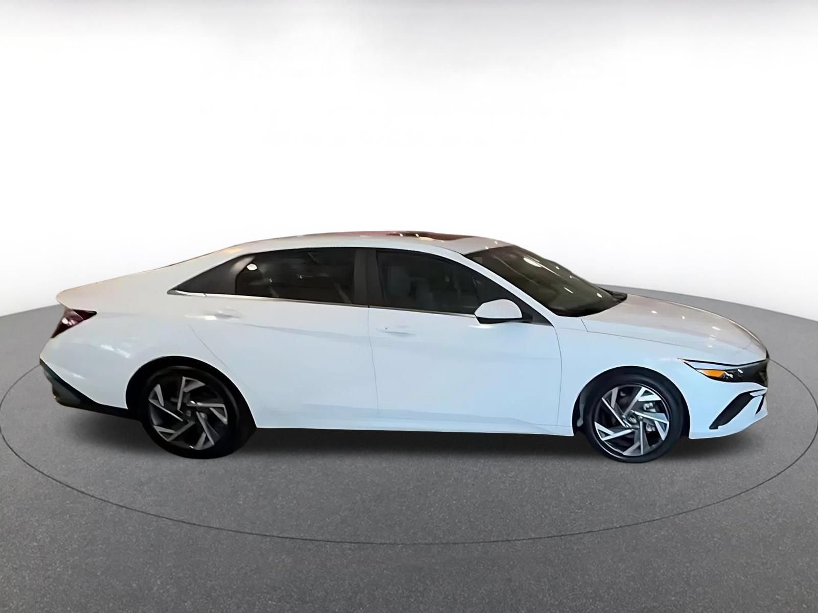 Used 2025 Hyundai Elantra SEL FWD image 12
