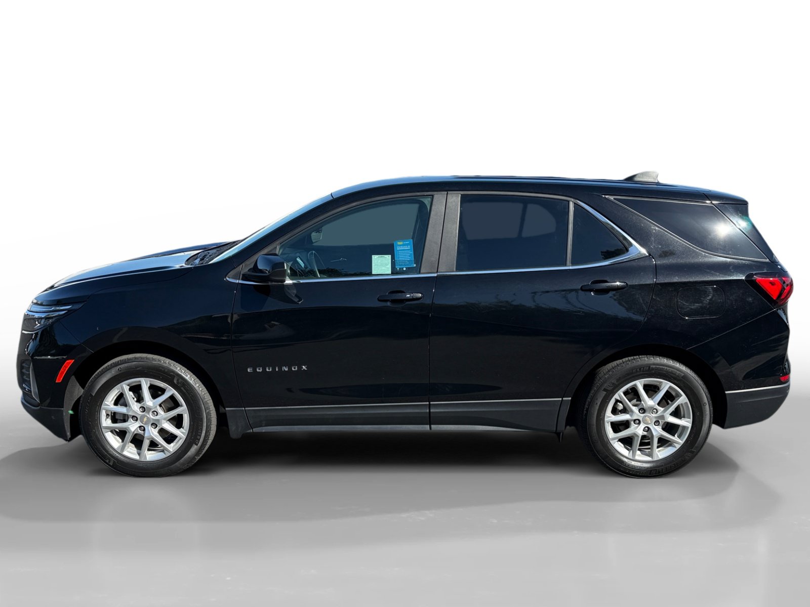 Used 2023 Chevrolet Equinox LT w/ Driver Convenience Package FWD image 2