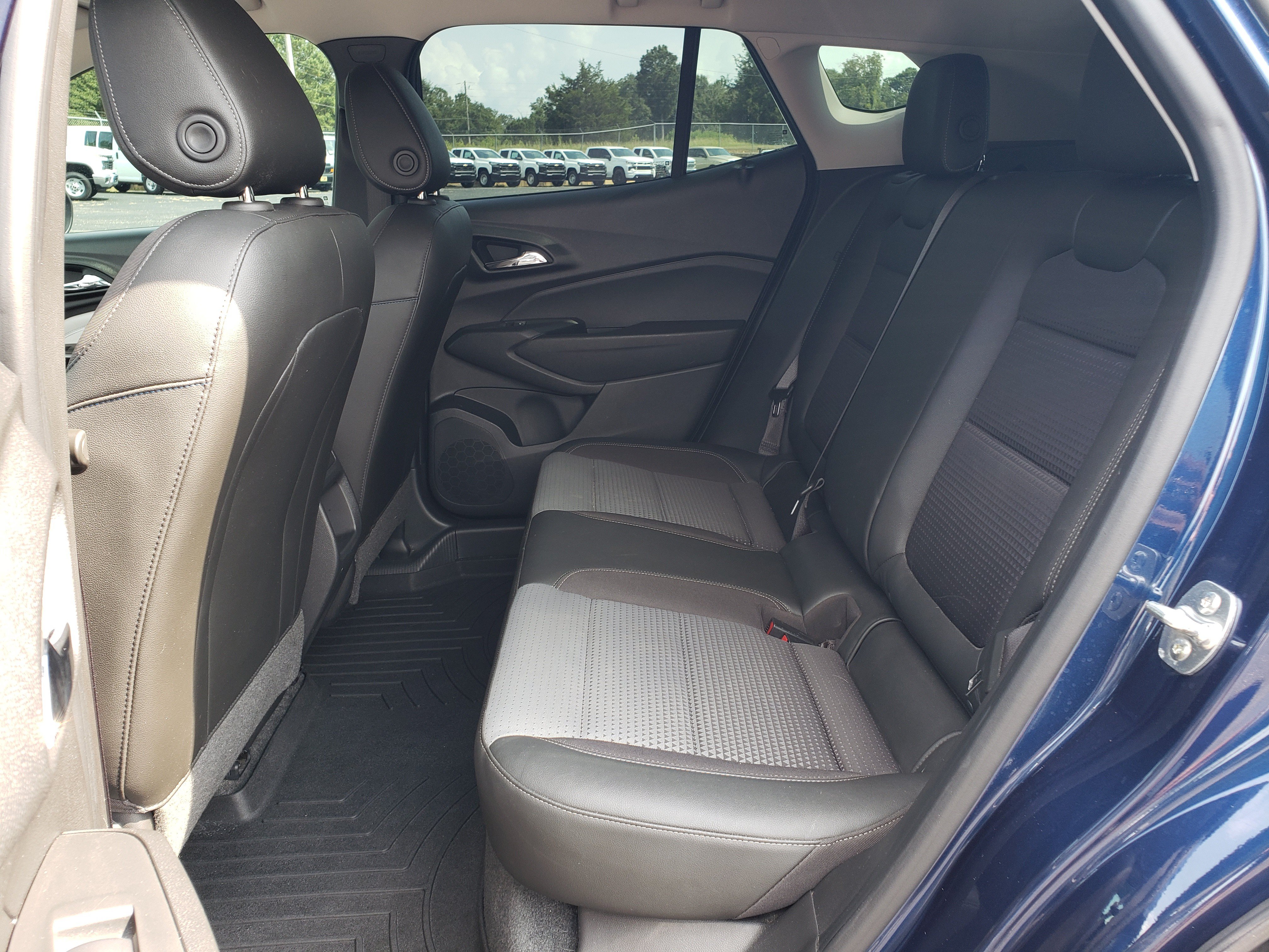 Used 2024 Chevrolet Trax LT w/ Driver Confidence Package FWD image 31