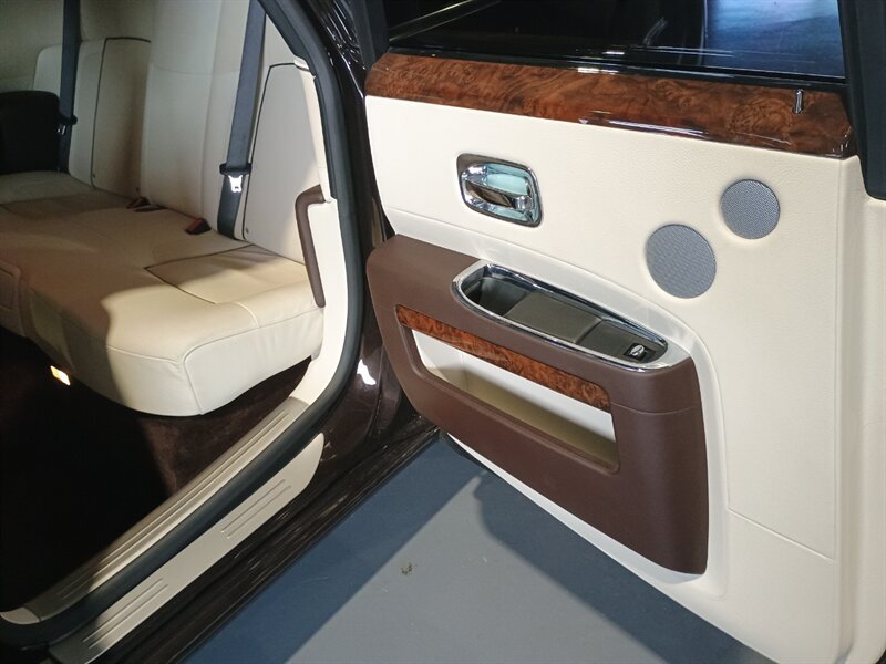 Used 2013 Rolls-Royce Ghost RWD image 35