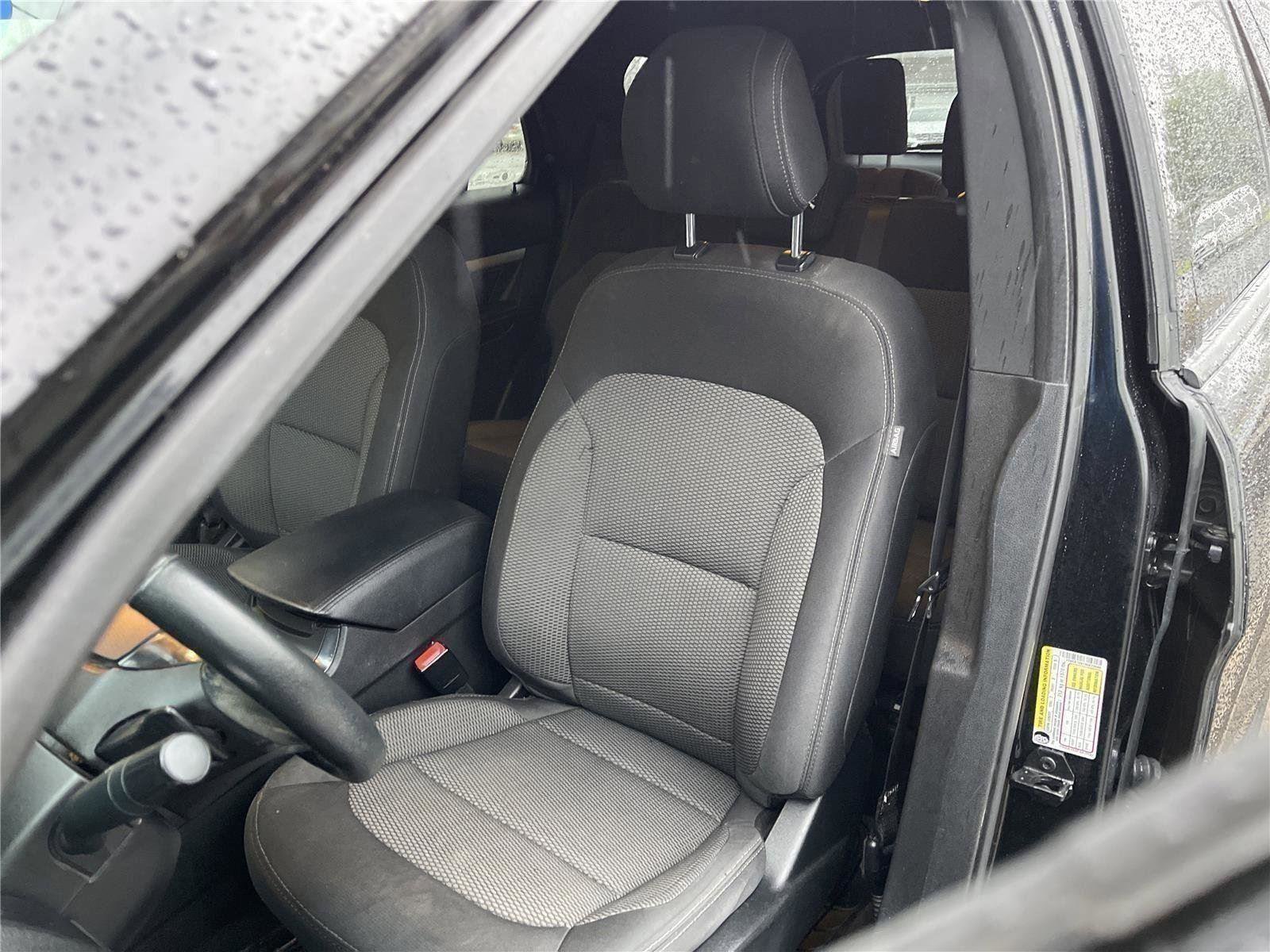 Used 2017 Ford Explorer XLT image 14